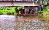 Quảng Ngãi: Hai học sinh trượt chân ngã xuống sông Gò Mã chết đuối