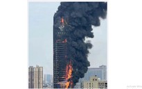 Cháy lớn tại tòa nhà chọc trời ở Trung Quốc