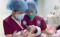 TP.HCM: Sản phụ sinh thường bé trai nặng 5,15 kg