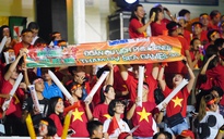 CĐV “Bay cùng đội tuyển” tiếp lửa hừng hực U.22 Việt Nam vô địch SEA Games