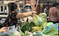 Sáng 1.10 : Người dân hạnh phúc đi chợ, rau- thịt- hải sản giá giảm mạnh