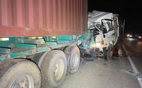Tai nạn ở Bình Thuận: Xe tải va chạm xe đầu kéo, 2 người tử vong