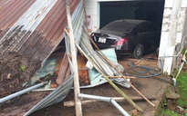 Bình Phước: Nữ tài xế bất ngờ lao xe Mercedes S450 vào nhà dân