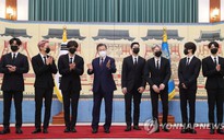 Tổng thống Hàn Quốc trao thư bổ nhiệm đặc phái viên cho nhóm BTS