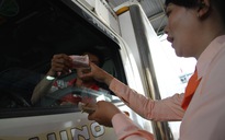 Trạm thu phí Cai Lậy 'xả cửa' khi tài xế vẫn dùng tiền lẻ mua vé
