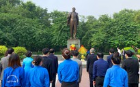 Lãnh đạo Hà Nội đặt hoa tưởng niệm tại Tượng đài V.I.Lênin