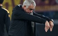 VAR thắp lại hy vọng cho thầy trò HLV Mourinho