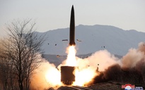 Triều Tiên bị nghi phóng tên lửa đạn đạo ra biển