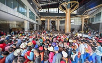 Hàng trăm ngàn người đổ về Núi Bà Đen hành hương ngày Tết: Chật cứng