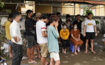 92 người Việt ở Campuchia về nước: Bật khóc nức nở khi đặt chân tới cửa khẩu