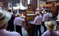 Tết Nguyên Tiêu, đến phố người Hoa xem lễ nhạc Triều Châu cúng thần