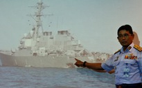 Nghi vấn xung quanh vụ tàu chiến Mỹ va chạm tàu dầu ở Singapore