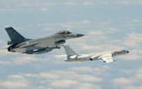 F-16 Đài Loan theo dõi oanh tạc cơ Trung Quốc diễn tập
