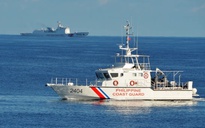 Philippines tố hải cảnh Trung Quốc chặn xuồng giành vật thể ở Biển Đông