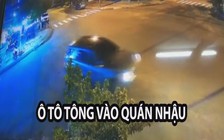 Ô tô 7 chỗ chạy vòng vòng ngã tư rồi tông vào quán nhậu, nhiều người tháo chạy