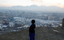 Mẹ đau đớn vĩnh biệt con chết vì giá rét giữa khủng hoảng nhân đạo Afghanistan