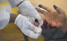 Mỹ rút hỗ trợ HIV/AIDS, tính mạng hàng triệu người bị đe dọa