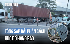 Thót tim xe container tông dải phân cách, húc đổ hàng rào ở vùng ven TP.HCM