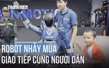 Xem robot do Việt Nam sản xuất nhảy múa, giao lưu cùng người dân