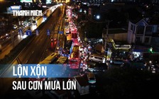 Ô tô, xe máy chen chúc sau cơn mưa lớn ở TP.HCM