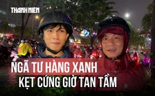 Mưa như trút nước, ngã tư Hàng Xanh kẹt cứng giờ tan tầm