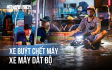 Ám ảnh ngập lụt trên đường Phan Huy ích: Xe buýt chết máy, xe máy dắt bộ