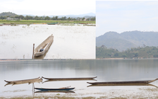 Những bóng thuyền độc mộc “cô đơn” giữa hồ Lắk