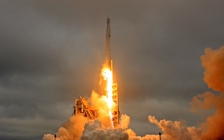 SpaceX của tỉ phú Elon Musk sắp đưa 2 người khám phá Mặt Trăng