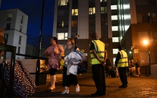 London sơ tán khẩn 800 căn hộ sau vụ cháy chung cư Grenfell