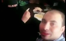 Bị bắt chỉ vì ăn sáng cùng nữ đồng nghiệp