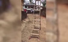 Tranh cãi về chiếc thang 'biết đi' tại Ấn Độ