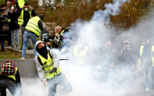 Chính quyền Pháp nói Áo phản quang vàng là những 'kẻ kích động'