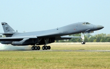 Gặp lỗi ghế phóng thoát hiểm, oanh tạc cơ B-1B phải tạm 'xếp cánh'