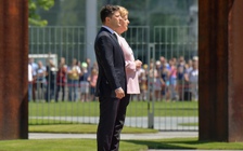 Run lập cập giữa lễ chào cờ, Thủ tướng Merkel nói gì?