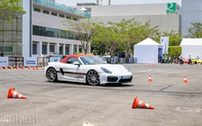 [VIDEO] Ghìm cương dàn chiến mã nhà Porsche giữa lòng Sài Gòn