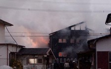 Trực thăng lao xuống nhà dân ở Nhật Bản