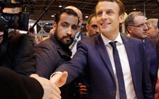 Tổng thống Macron gặp sóng gió vì cận vệ