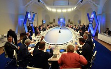 NATO khủng hoảng trước sức ép từ Mỹ