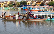 Ô tô lao thẳng xuống sông Hoài: Cái tết mồ côi của nữ sinh tuổi 14