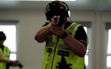 Cách huấn luyện dùng súng kỳ lạ của cảnh sát Anh