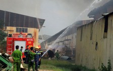 Công ty gỗ bốc cháy dữ dội, thiệt hại hàng tỉ đồng