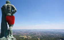 'Luật' Facebook: đến tượng thần khỏa thân cũng không được đăng