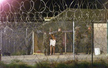 Lầu Năm Góc bị tố chặn xuất bản sách về tra tấn tù nhân Guantanamo