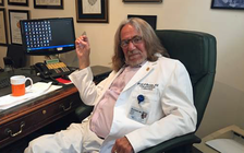 Nghi vấn bao trùm lá thư khen sức khỏe 'xuất sắc' của Tổng thống Trump