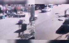 Xe hơi tông vào nhóm học sinh ở Trung Quốc, 5 người chết