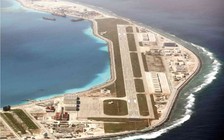 Hai khu trục hạm tên lửa Mỹ áp sát Đá Vành Khăn ở Trường Sa