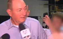 Thượng nghị sĩ Úc bị đập trứng vào đầu