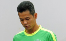 Cầu thủ Cần Thơ tự đá bóng vào lưới nhà: Trò cười cho báo chí thế giới