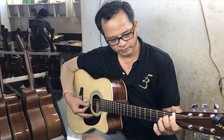 Ba thế hệ giữ nghề làm đàn guitar thủ công độc đáo ở Sài Gòn