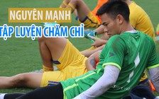 Nguyên Mạnh tích cực trên sân tập trước ngày hội quân cùng ĐTQG